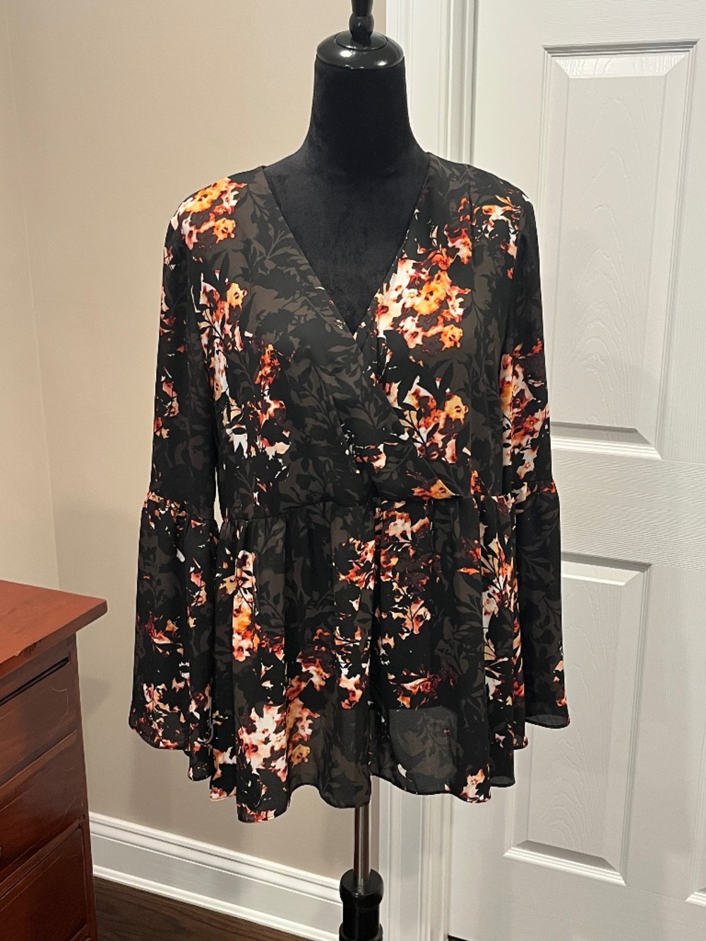 A.N.A. Black Floral V-Neck Bell Sleeve Blouse XL